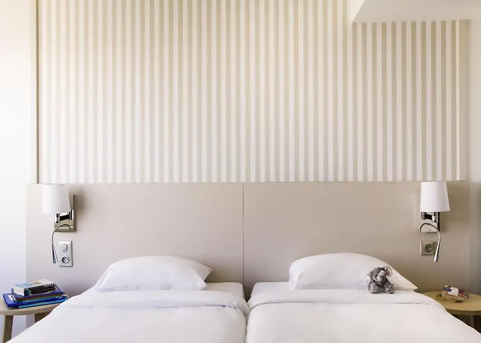 Adagio Centre Tour Eiffel Apartahotel 4*