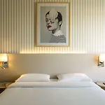 아다지오 센터 투어 에펠 아파트호텔 4*