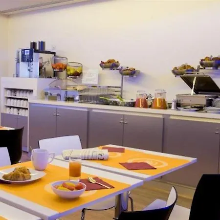 Adagio Centre Tour Eiffel Aparthotel 4*
