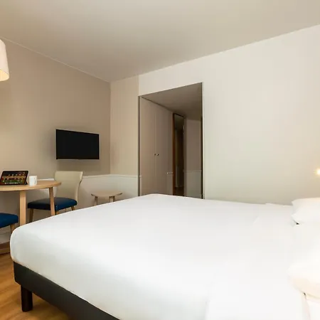 Апарт-отель Adagio Centre Tour Eiffel Париж