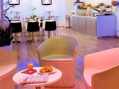 Adagio Centre Tour Eiffel Aparthotel 4*